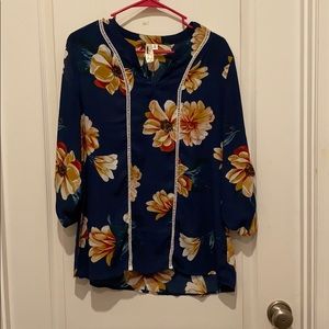 Navy floral top